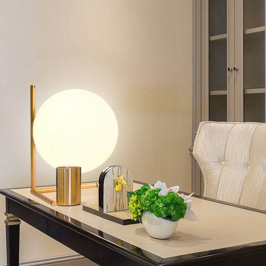 臥室床頭邊桌三角鐵藝燈 金色